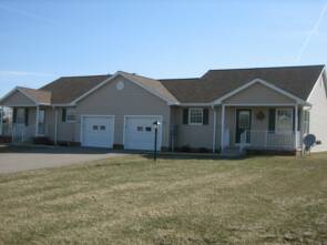 2 Bed, 1 Bath, LR, Eat-in Kit, Laundry, 1 Car Garage